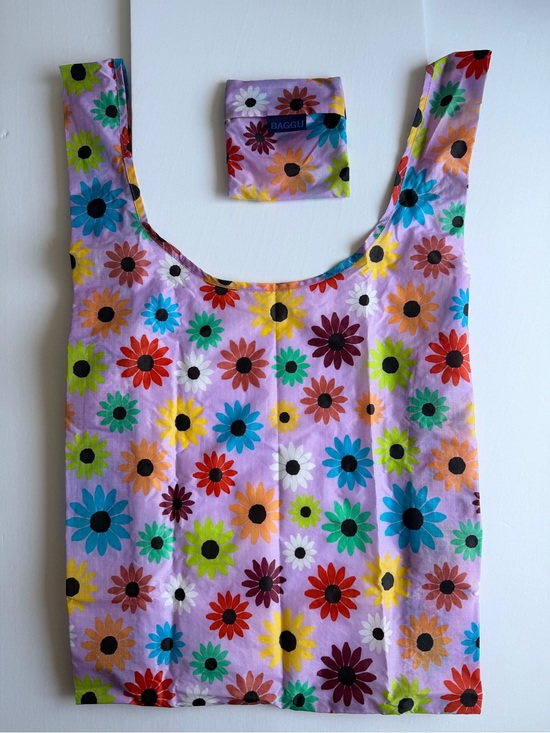 BAGGU Handbags - NWOT BAGGU Wild Daisy Standard Size